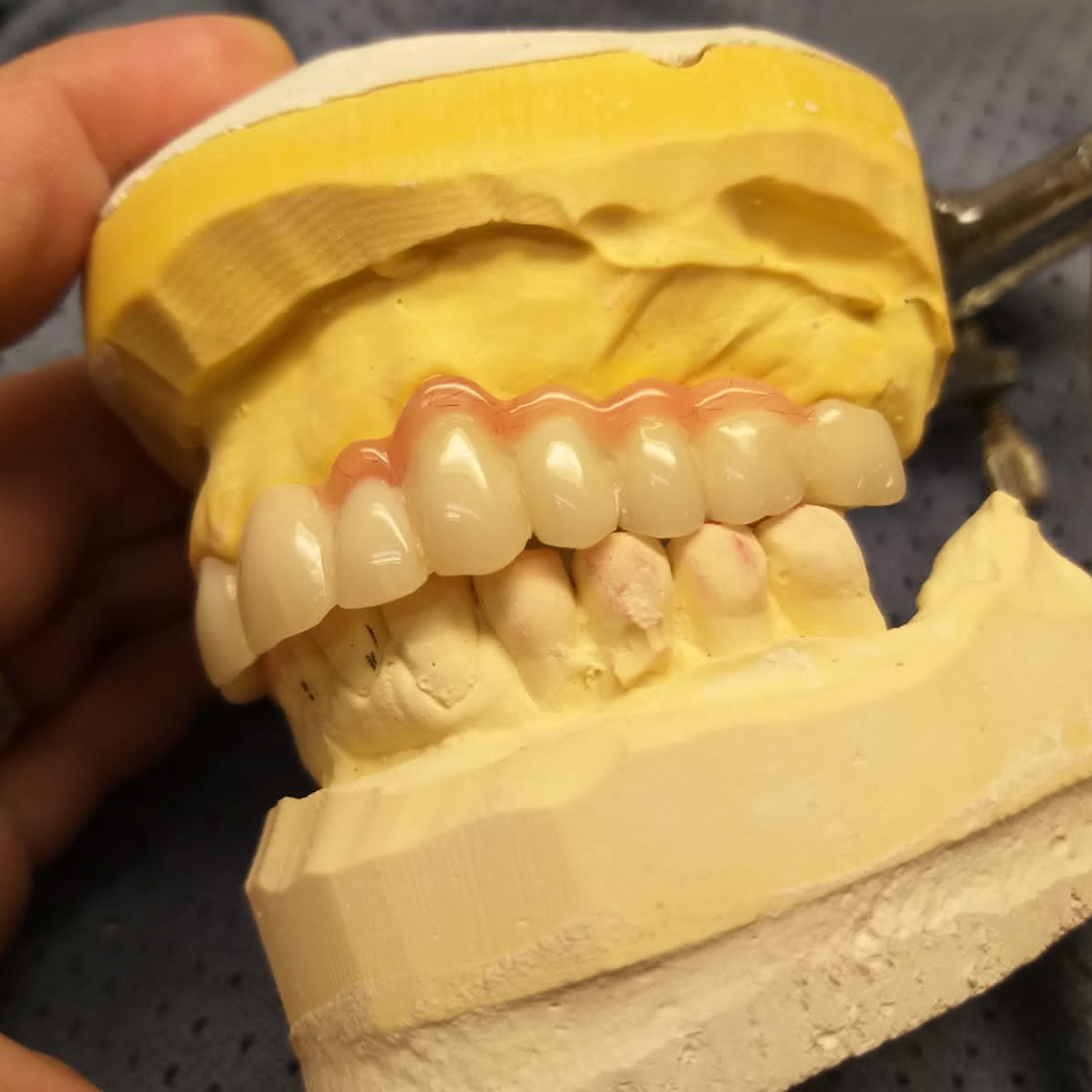 Laboratorium protetyczne AURUM DENTAL LABOR